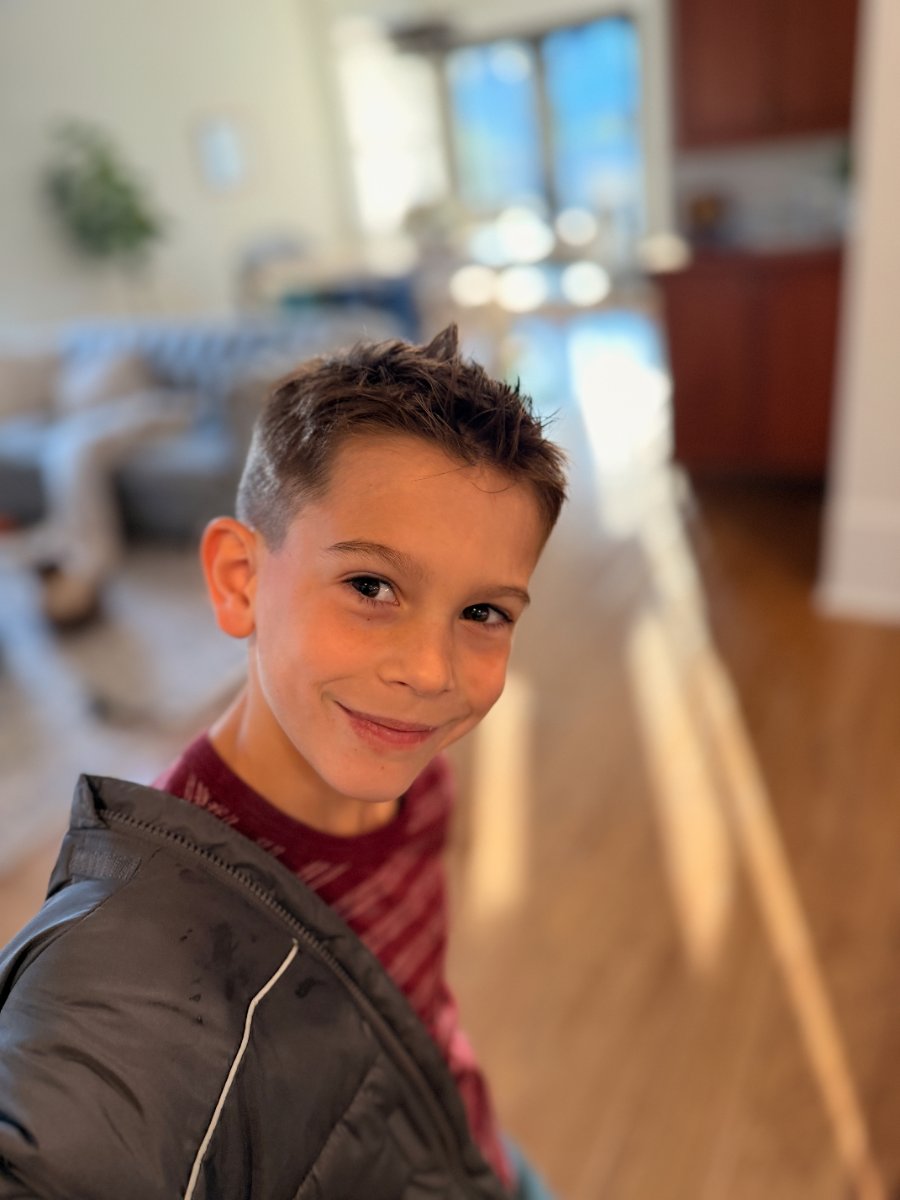 Oliver, the kid behind OlliePop